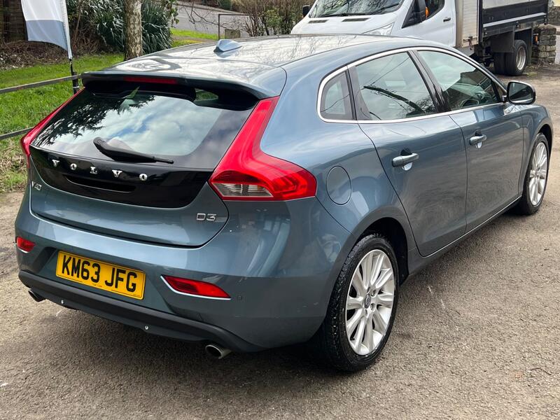 VOLVO V40