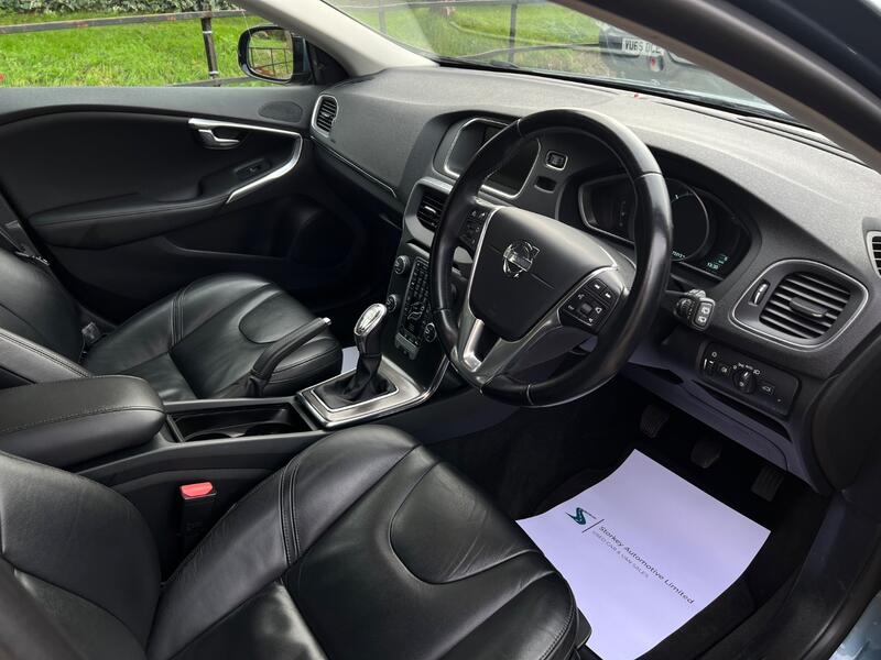 VOLVO V40