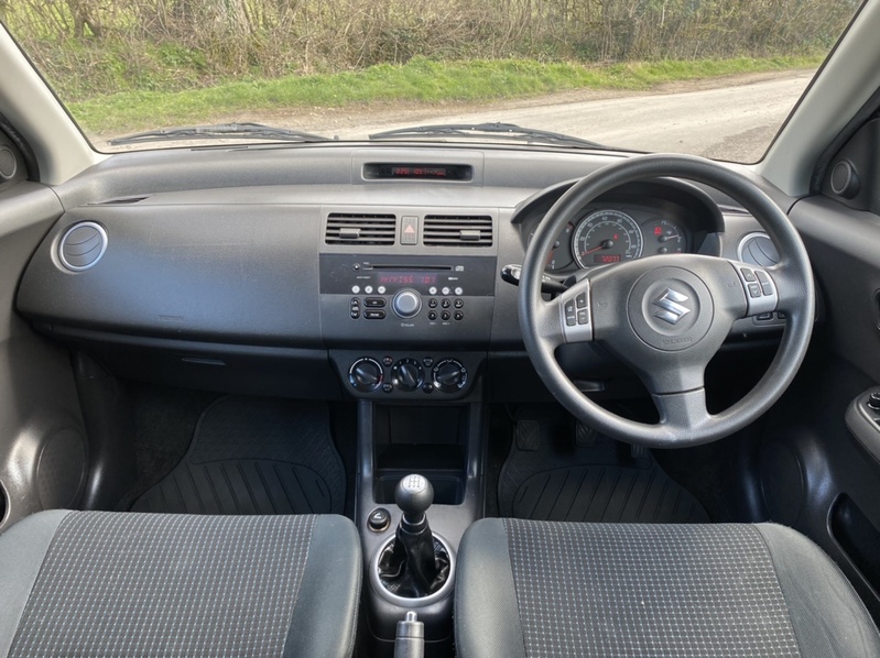SUZUKI SWIFT