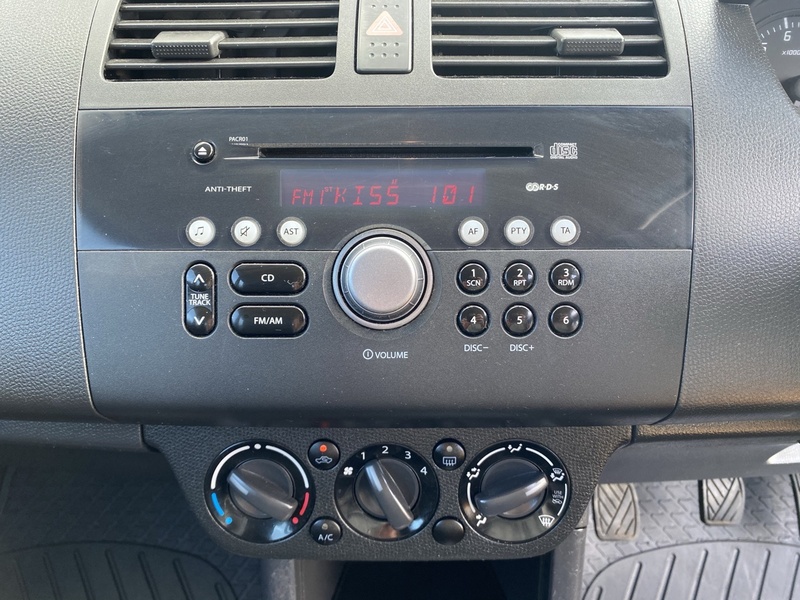 SUZUKI SWIFT