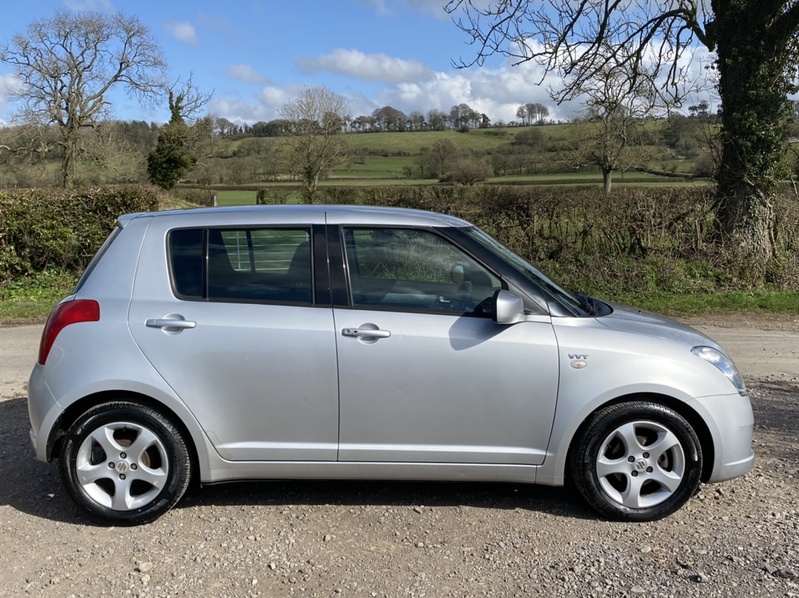 SUZUKI SWIFT