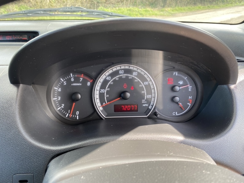 SUZUKI SWIFT