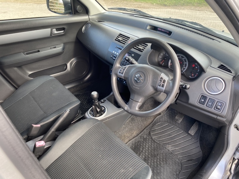 SUZUKI SWIFT